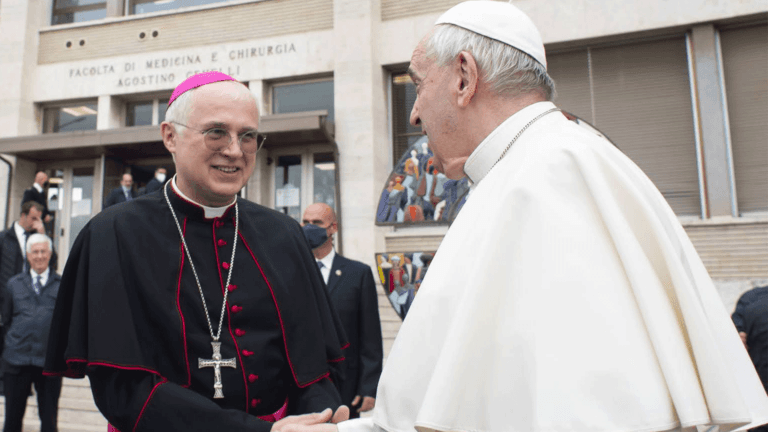 Cover Image for 60 anni di Medicina e Chirurgia: l’intervista a monsignor Giuliodori