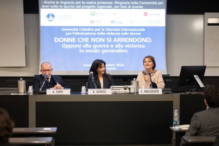 Cover Image for Donne che non si arrendono. Opporsi alla guerra e alla violenza in modo generativo