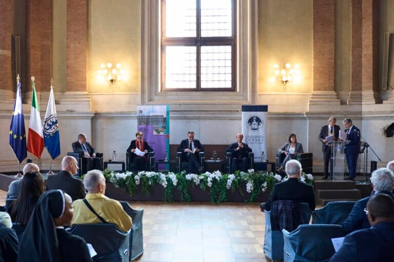 Cover Image for Cultura dell’incontro per un patto di civiltà. Nuovi scenari della cooperazione internazionale