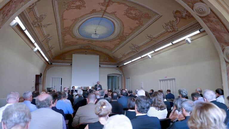 Cover Image for Artefici e custodi della pace