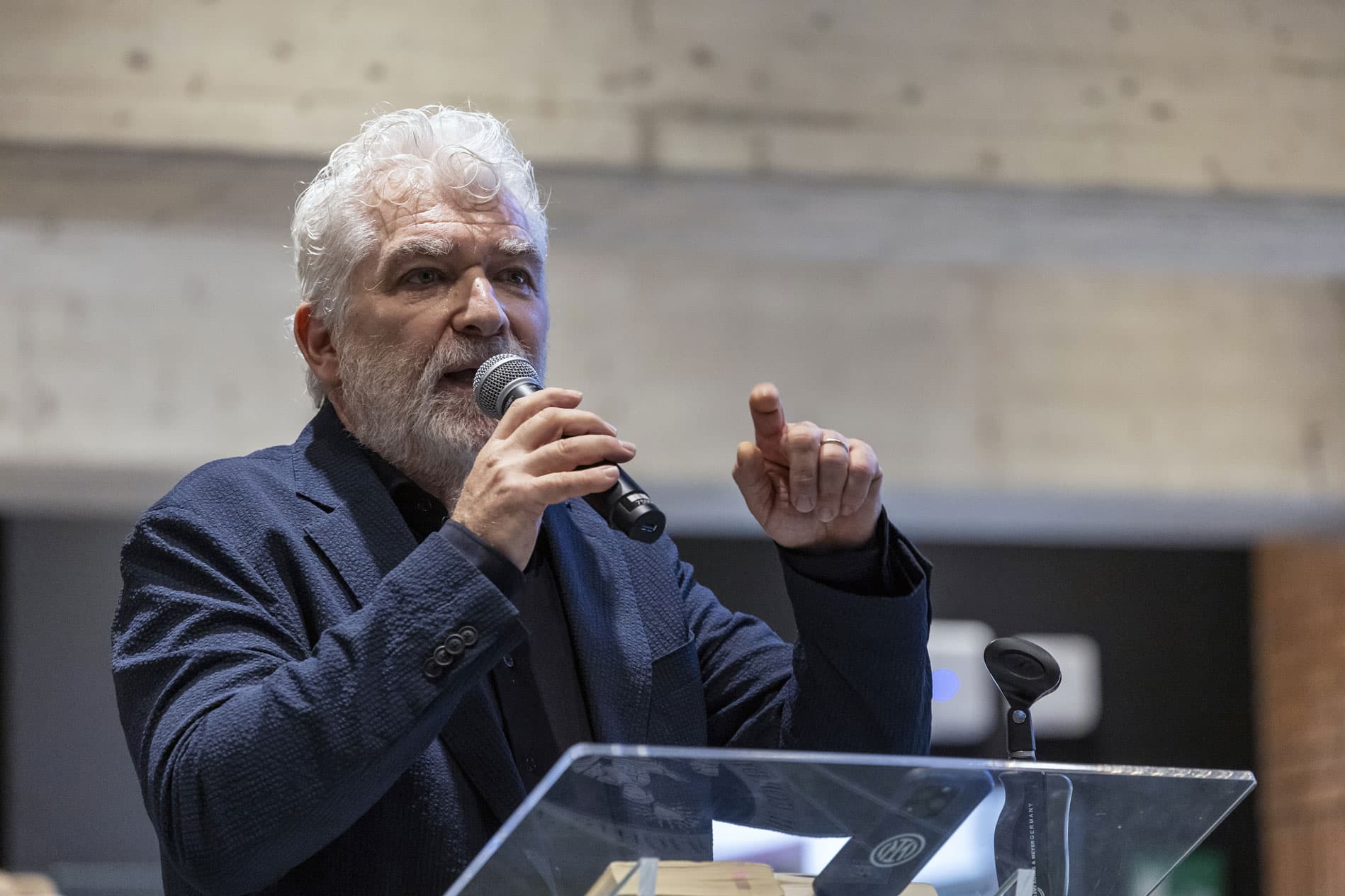 Gioele Dix: Centuria, cento piccoli romanzi fiume di Giorgio Manganelli